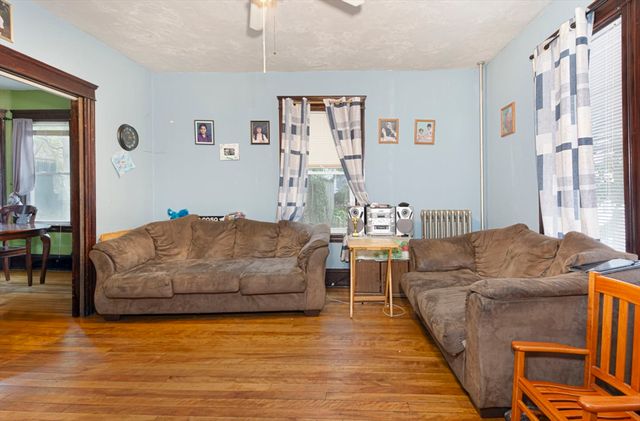 7 Clarence St, Worcester, MA 01610