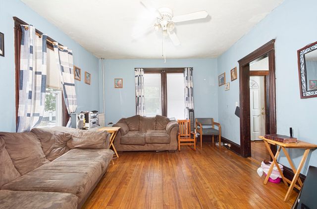 7 Clarence St, Worcester, MA 01610