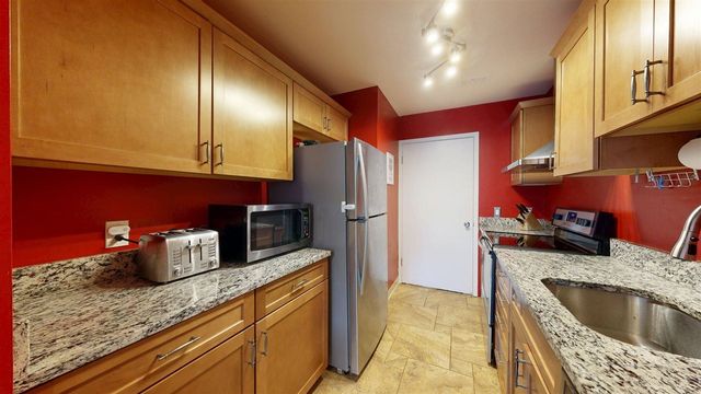 718 Peninsula Court, Ann Arbor, MI 48105