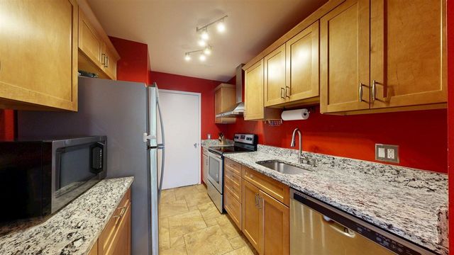 718 Peninsula Court, Ann Arbor, MI 48105