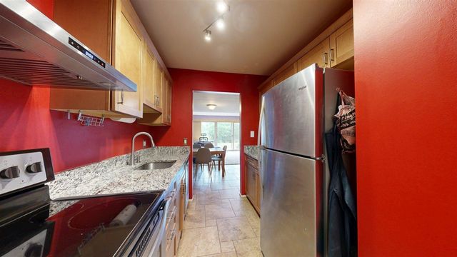 718 Peninsula Court, Ann Arbor, MI 48105