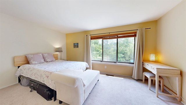 718 Peninsula Court, Ann Arbor, MI 48105