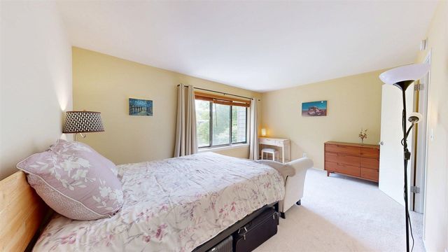718 Peninsula Court, Ann Arbor, MI 48105