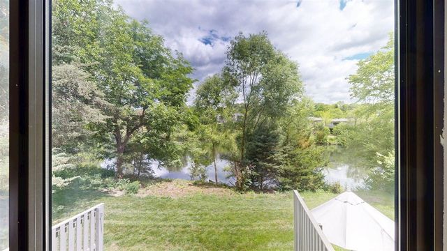 718 Peninsula Court, Ann Arbor, MI 48105