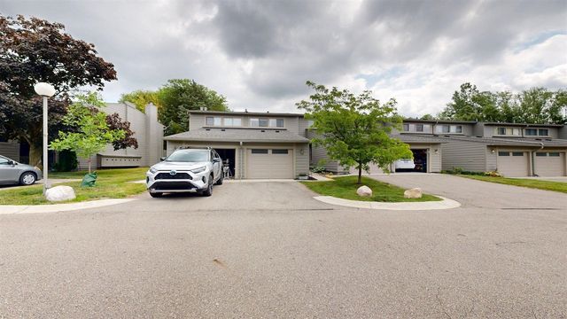 718 Peninsula Court, Ann Arbor, MI 48105