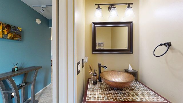 718 Peninsula Court, Ann Arbor, MI 48105