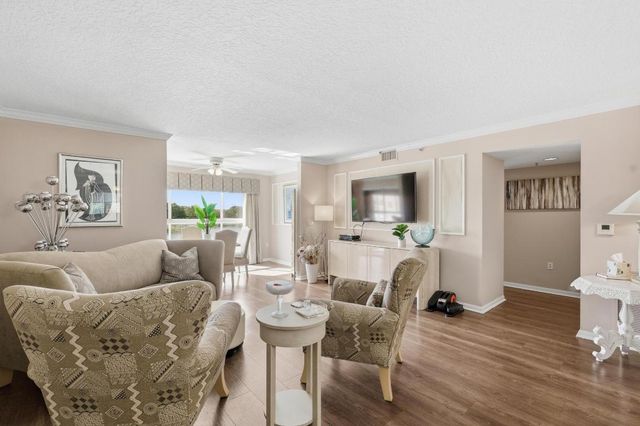 5746 Crystal Shores Drive 307, Boynton Beach, FL 33437