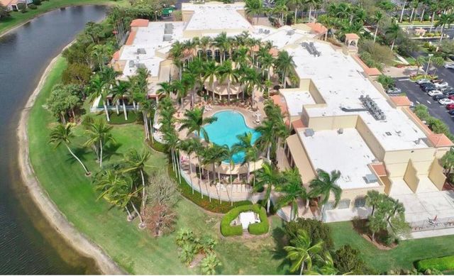 5746 Crystal Shores Drive 307, Boynton Beach, FL 33437
