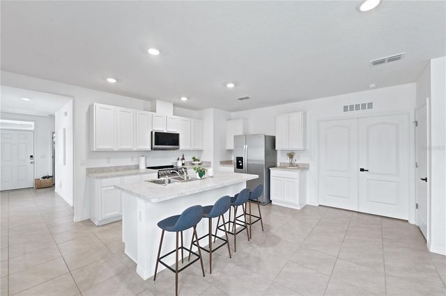 2733 REDDISH EGRET BEND, Harmony, FL 34773