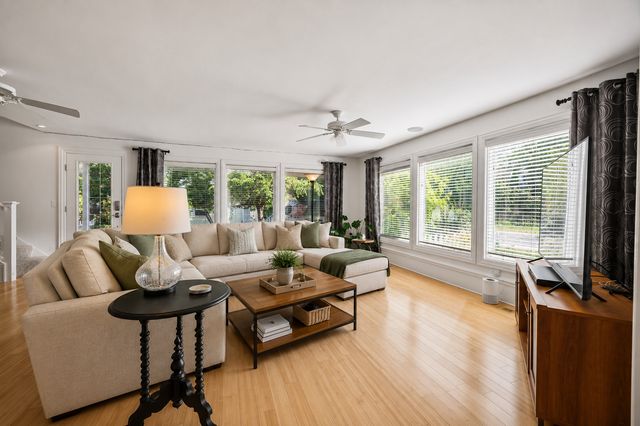 83 N Park Boulevard, Glen Ellyn, IL 60137