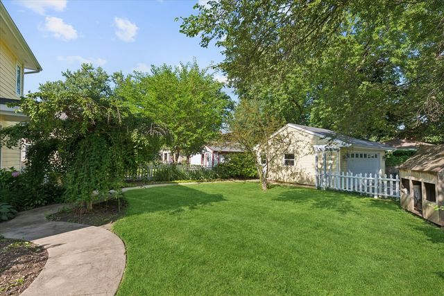 83 N Park Boulevard, Glen Ellyn, IL 60137