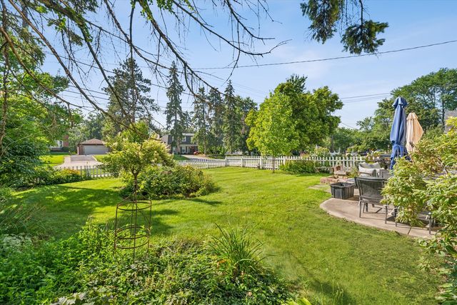 83 N Park Boulevard, Glen Ellyn, IL 60137