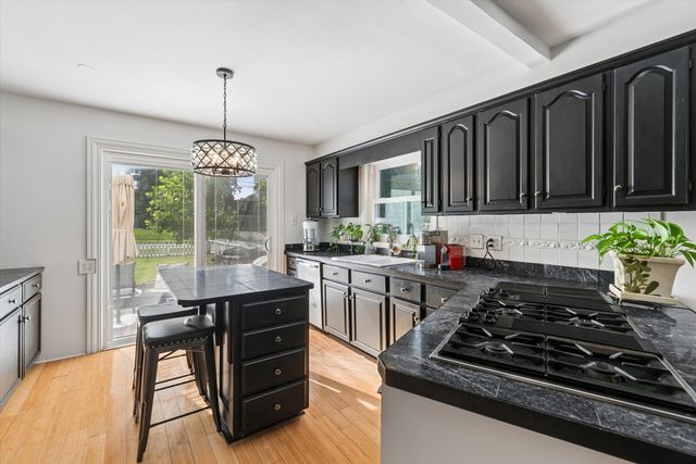 83 N Park Boulevard, Glen Ellyn, IL 60137