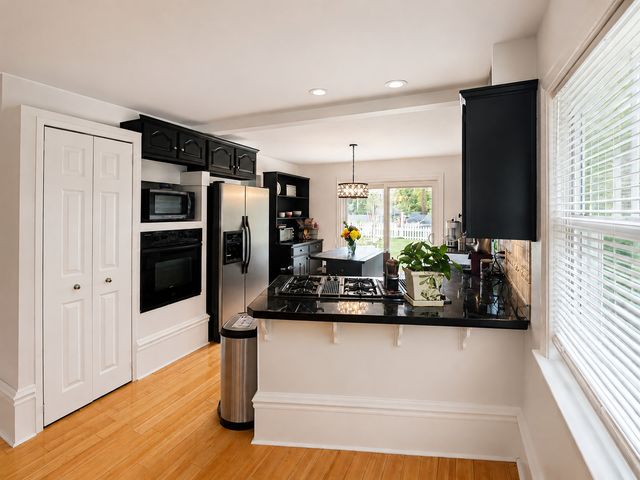 83 N Park Boulevard, Glen Ellyn, IL 60137