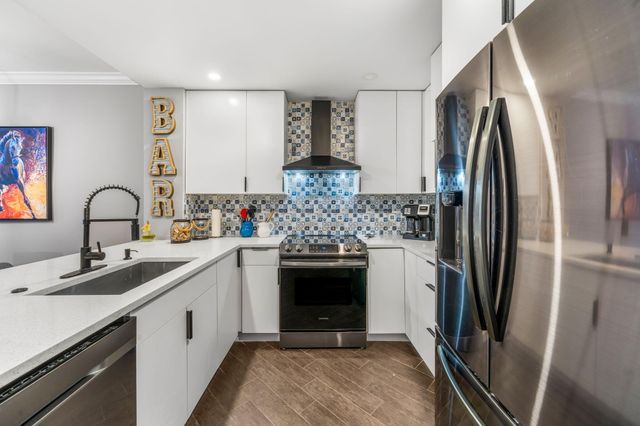 11771 St Andrews Place Apt 101, Wellington, FL 33414