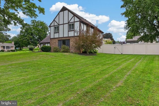 60 COUNTRY CT, Landisville, PA 17538