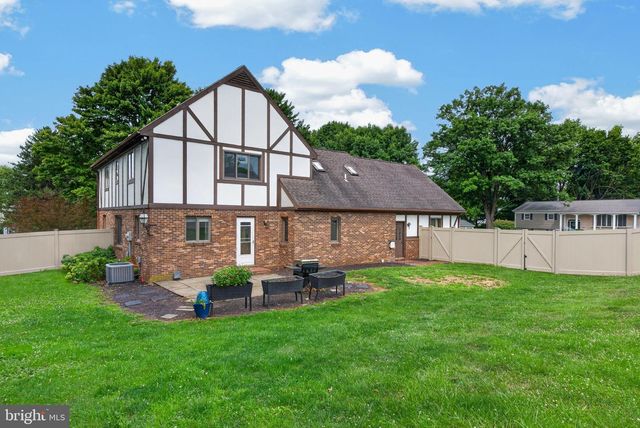 60 COUNTRY CT, Landisville, PA 17538