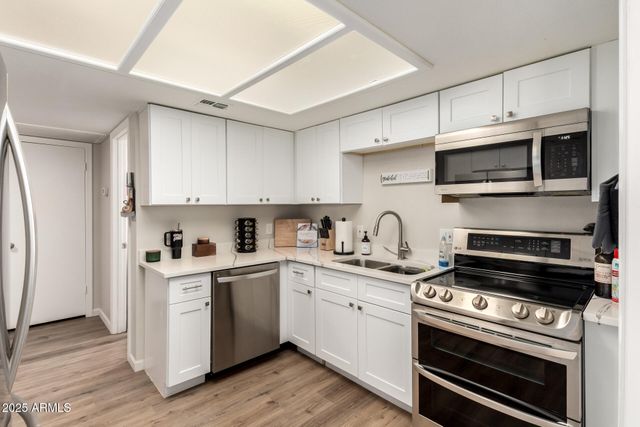 8214 N 21ST Drive A208, Phoenix, AZ 85021