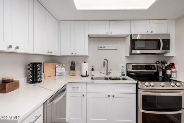 8214 N 21ST Drive A208, Phoenix, AZ 85021