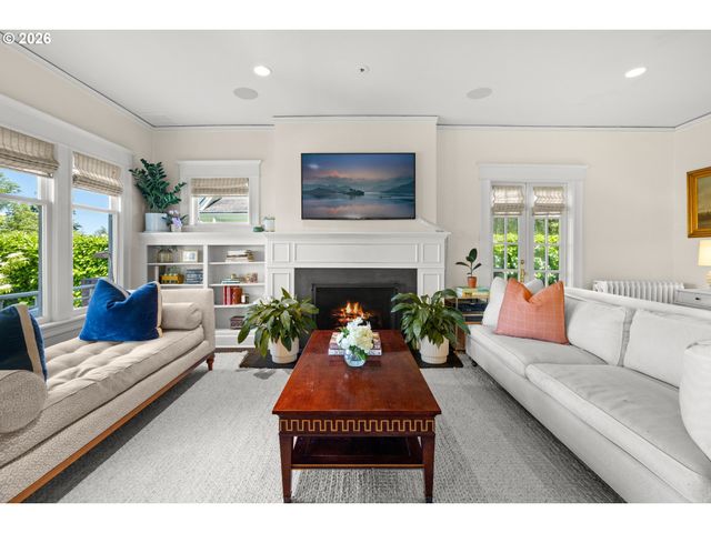 1740 Sw ELIZABETH St, Portland, OR 97201