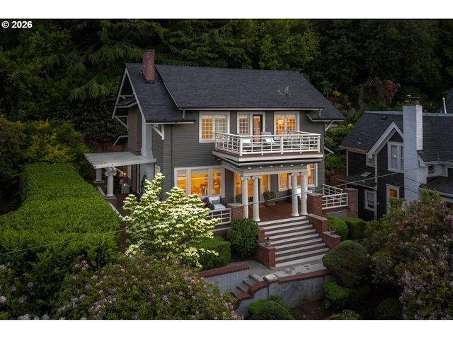 1740 Sw ELIZABETH St, Portland, OR 97201