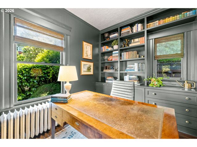 1740 Sw ELIZABETH St, Portland, OR 97201