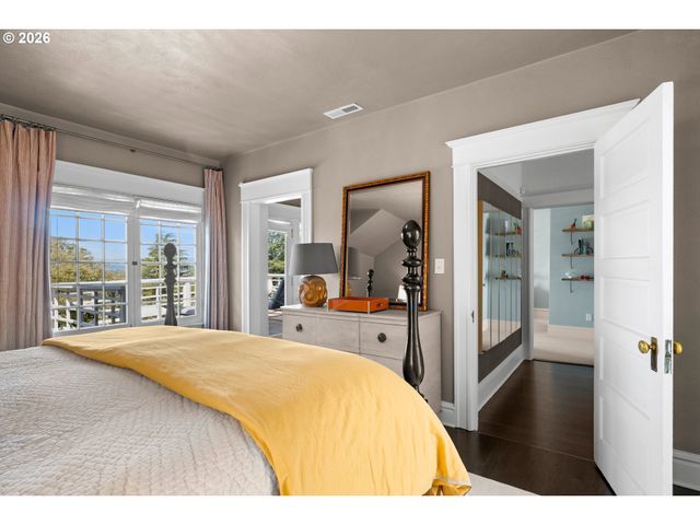 1740 Sw ELIZABETH St, Portland, OR 97201