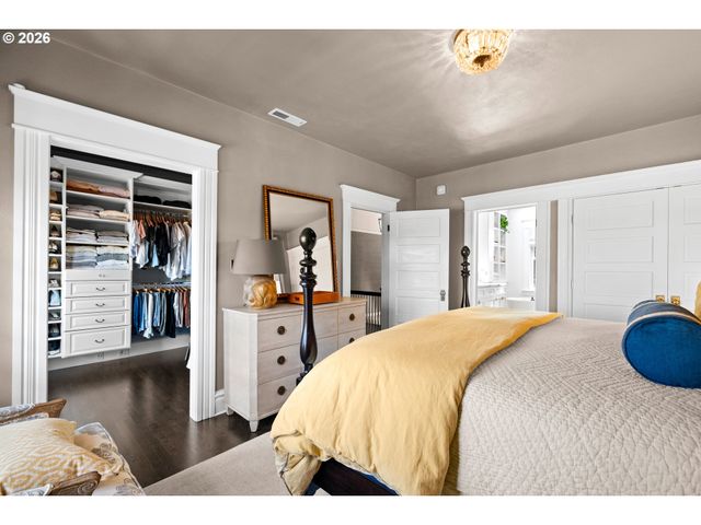 1740 Sw ELIZABETH St, Portland, OR 97201