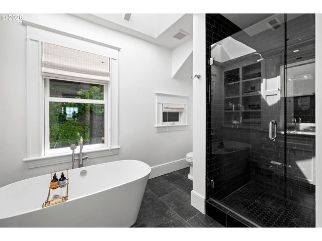 1740 Sw ELIZABETH St, Portland, OR 97201