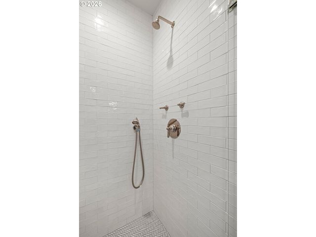 1740 Sw ELIZABETH St, Portland, OR 97201