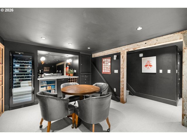 1740 Sw ELIZABETH St, Portland, OR 97201