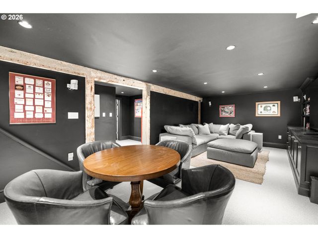 1740 Sw ELIZABETH St, Portland, OR 97201