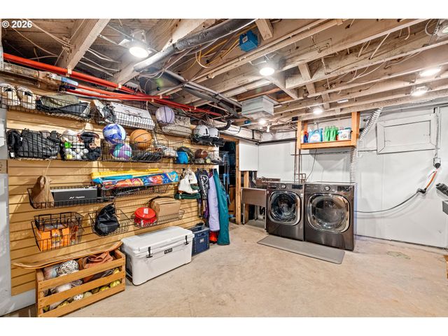 1740 Sw ELIZABETH St, Portland, OR 97201