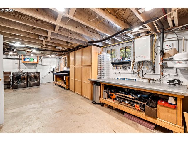 1740 Sw ELIZABETH St, Portland, OR 97201