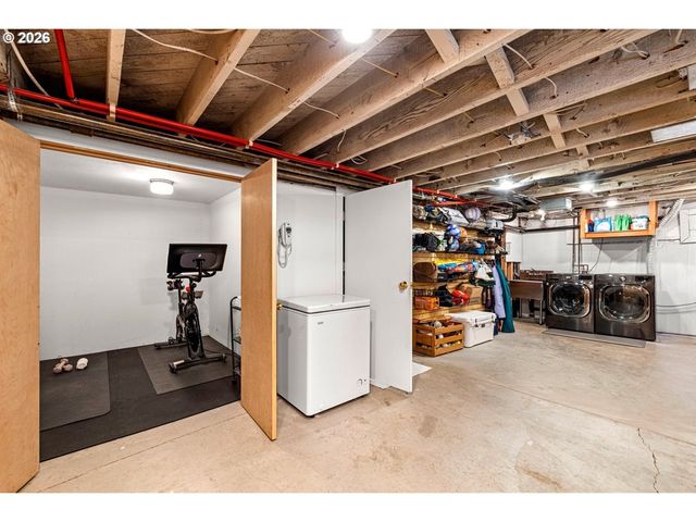 1740 Sw ELIZABETH St, Portland, OR 97201