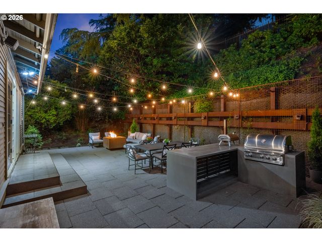 1740 Sw ELIZABETH St, Portland, OR 97201