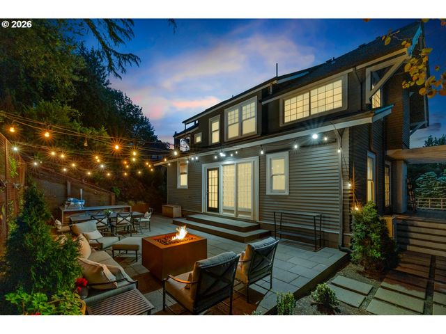 1740 Sw ELIZABETH St, Portland, OR 97201