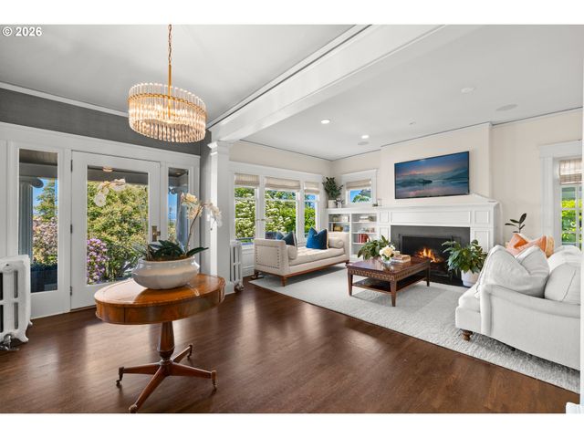 1740 Sw ELIZABETH St, Portland, OR 97201