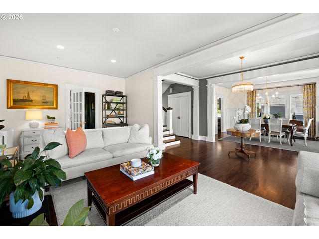 1740 Sw ELIZABETH St, Portland, OR 97201