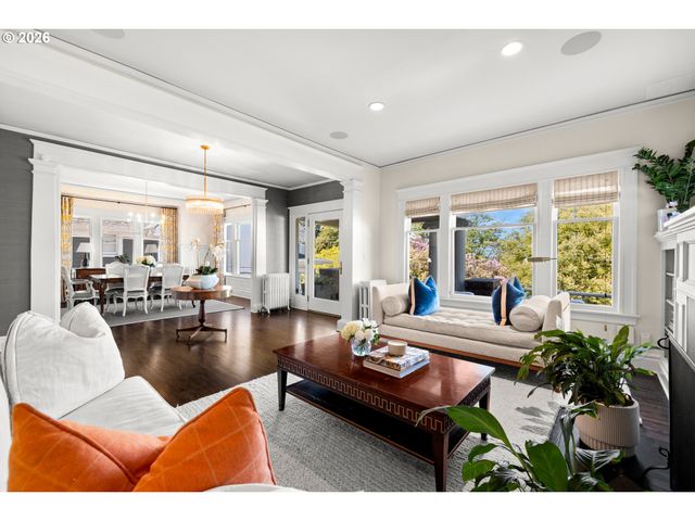 1740 Sw ELIZABETH St, Portland, OR 97201