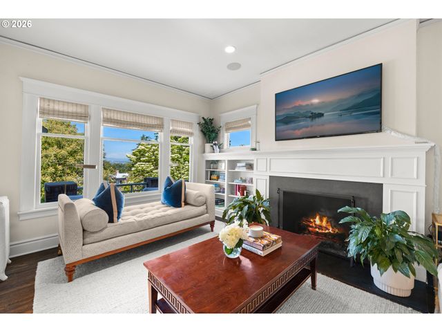 1740 Sw ELIZABETH St, Portland, OR 97201