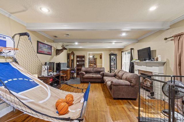 1905 Agnew Street, Bonham, TX 75418