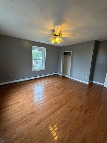 5 Washington Sq 3, Gloucester, MA 01930