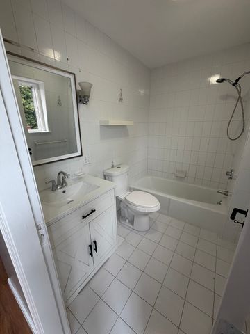 5 Washington Sq 3, Gloucester, MA 01930