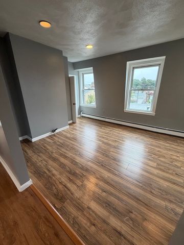 5 Washington Sq 3, Gloucester, MA 01930