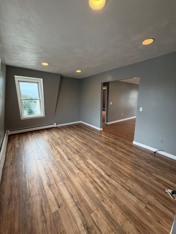 5 Washington Sq 3, Gloucester, MA 01930
