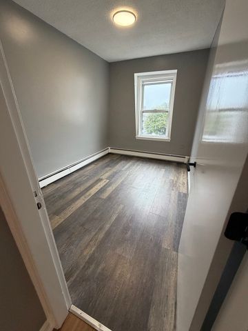 5 Washington Sq 3, Gloucester, MA 01930