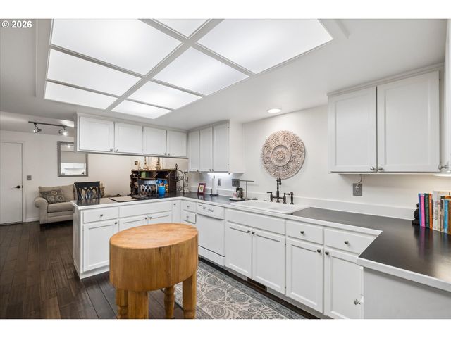 599 WIMBLEDON Ct, Eugene, OR 97401