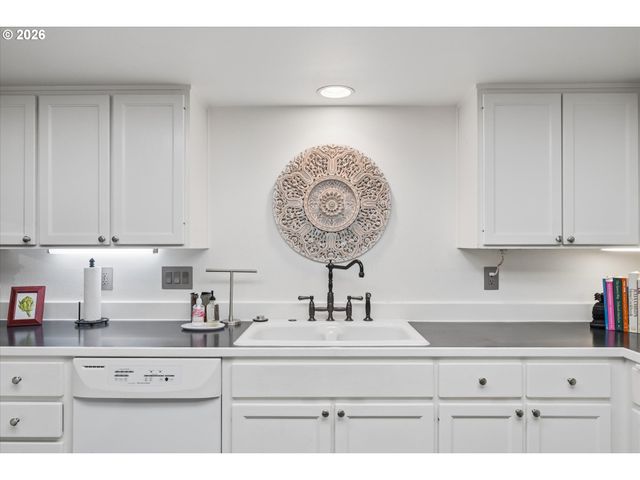 599 WIMBLEDON Ct, Eugene, OR 97401