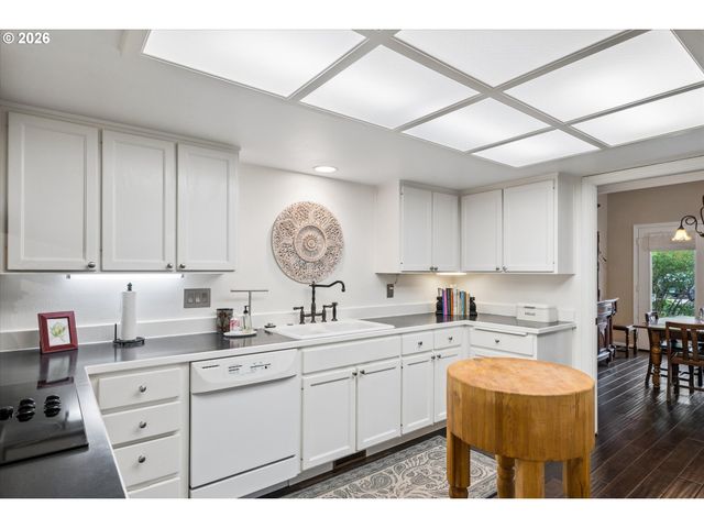 599 WIMBLEDON Ct, Eugene, OR 97401